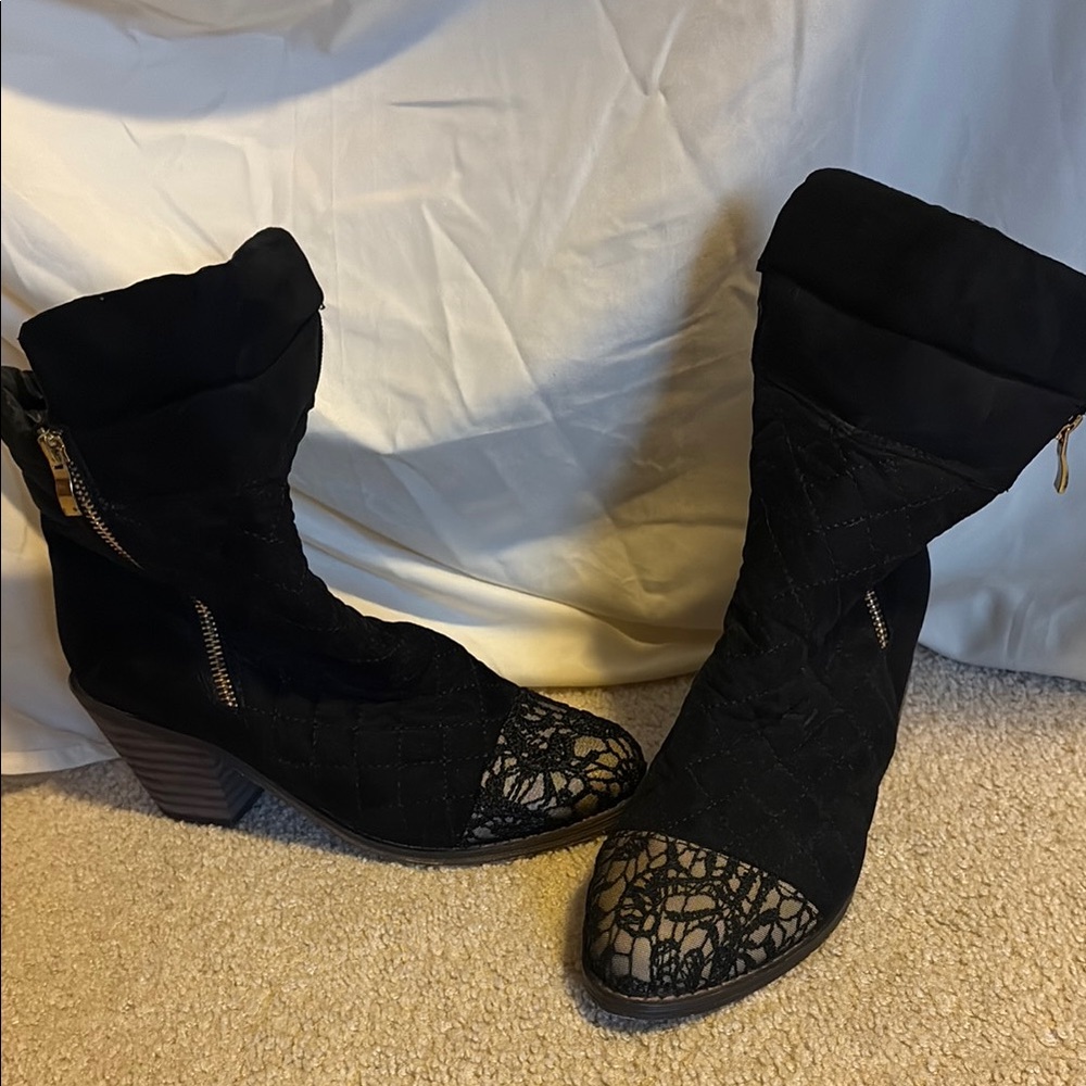 Elegant Black Quilted Women's Boots jones